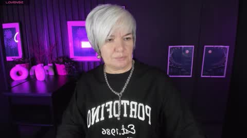 Carmen online show from November 7, 8:25 pm