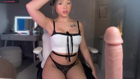 carmenxrose online show from May 27, 12:43 am