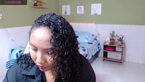 Snapshot of caroldelatorre chatting on December 17, 9:05 pm Carol de la torre online show from December 17, 9:05 pm