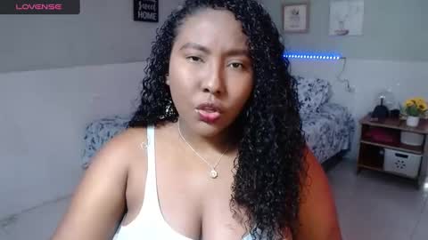 Snapshot of caroldelatorre chatting on December 9, 8:01 pm Carol de la torre online show from December 9, 8:01 pm