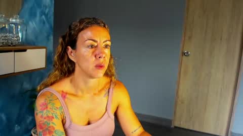 carolina_zaens online show from May 27, 12:35 pm