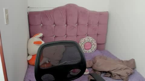 caroline_rodriguez_9 online show from October 21, 7:29 pm