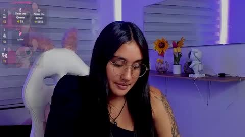 caroline_rodriguez_9 online show from May 8, 10:00 pm