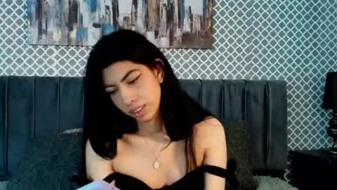 Snapshot of cassie_bloom chatting on October 9, 5:55 am cassie_bloom online show from October 9, 5:55 am