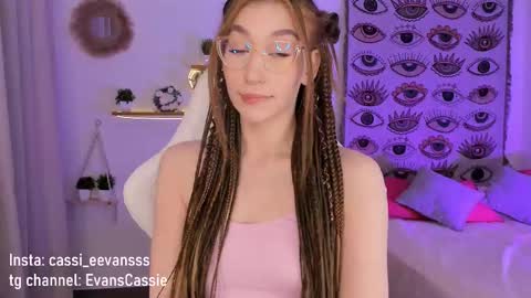 Snapshot of cassie_evansss chatting on March 2, 3:34 am Cassie online show from March 2, 3:34 am