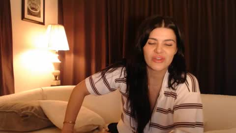 cassiealvarez online show from June 19, 1:32 am