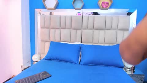 Jhon and Catalina online show from October 28, 1:06 pm