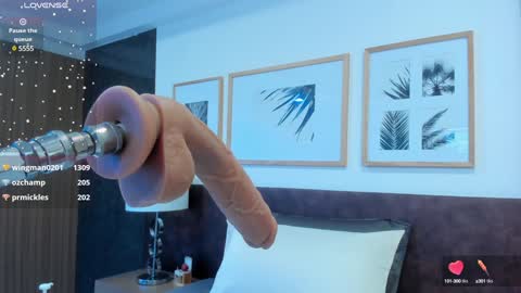 Catalina online show from December 11, 7:46 pm