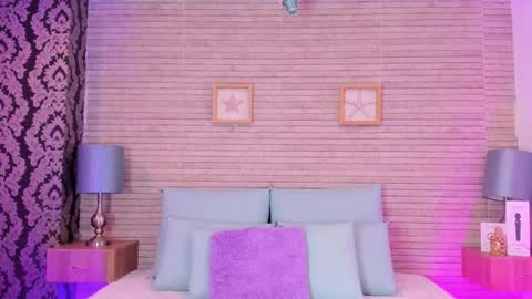 CatalinnaThompson online show from December 24, 12:00 pm