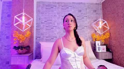 CatalinnaThompson online show from November 12, 12:03 pm