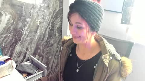 CATT EVANS online show from December 28, 8:58 pm