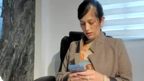 CATT EVANS online show from November 18, 10:11 pm