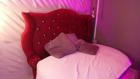 Cattaleya nocturna online show from November 10, 3:34 am