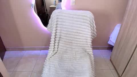 Cattleya online show from December 2, 4:25 am