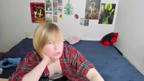 cattie_w_ online show from March 26, 2:14 am