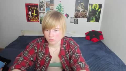 cattie_w_ online show from March 10, 1:20 am