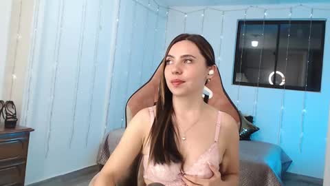 Snapshot of cattleya069 chatting on February 24, 1:22 am Cattleya you can tell me Leya too. online show from February 24, 1:22 am