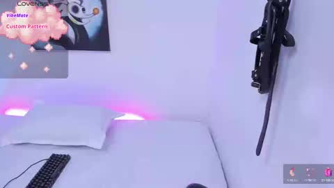 Snapshot of cattnamy chatting on December 15, 4:18 am CattNamy online show from December 15, 4:18 am