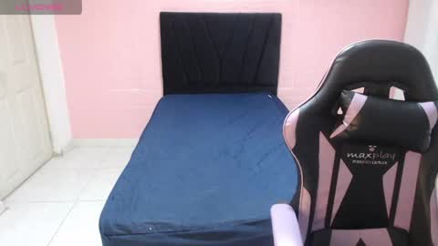 celeste817631 online show from May 11, 4:04 pm