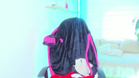 celeste_bonnet1 online show from December 2, 7:38 pm