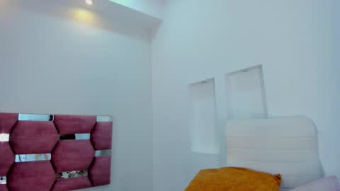 celeste_smmith_ online show from November 6, 11:05 am