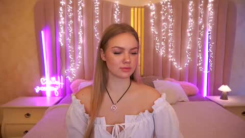 celestenoirr online show from December 15, 7:46 am