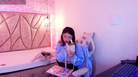 Snapshot of celestesky__ chatting on October 7, 12:20 pm online show from October 7, 12:20 pm