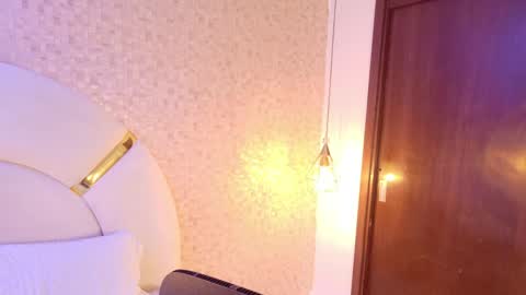 celestte_sm online show from June 5, 7:31 pm