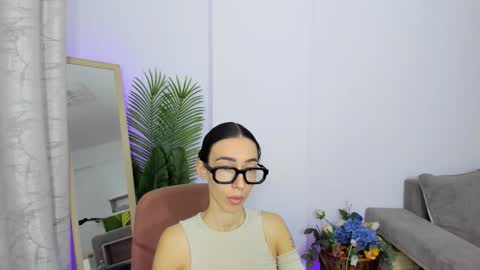 Snapshot of celine_roxelle chatting on September 13, 6:05 pm Celine Roxelle online show from September 13, 6:05 pm