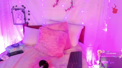Snapshot of centaurigirls chatting on October 8, 3:11 am Hello guys my name is Sofi and Lizzie and Vanessa online show from October 8, 3:11 am
