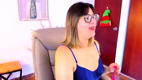 chanell online show from December 1, 9:02 am