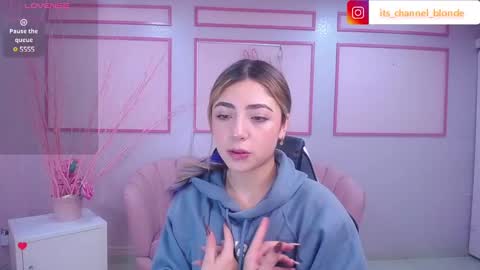 Snapshot of channel_blonde_a chatting on December 20, 4:57 pm channel_blonde_a online show from December 20, 4:57 pm