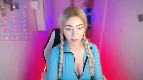 Snapshot of channel_blonde_a chatting on September 27, 6:31 am channel_blonde_a online show from September 27, 6:31 am