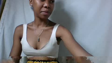 Snapshot of chariola0101 chatting on February 2, 6:10 pm chariola0101 online show from February 2, 6:10 pm