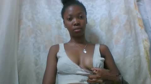 Snapshot of chariola0101 chatting on February 9, 8:22 am chariola0101 online show from February 9, 8:22 am