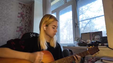 charleneschonert online show from November 21, 8:05 am