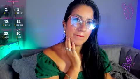 charlhot_ online show from November 18, 1:01 pm