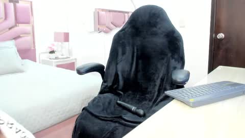 Charlote online show from October 15, 12:52 pm