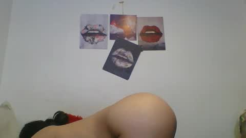 karinaa independent model online show from March 6, 9:31 pm