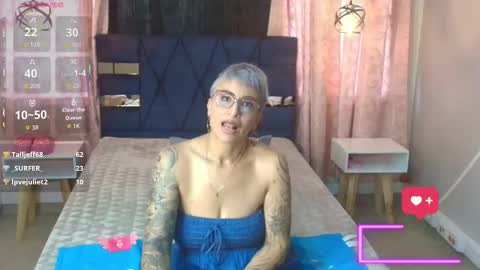 CHARLOTTE GRAY online show from December 3, 8:55 pm