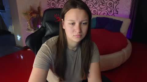 Snapshot of charlotte_ekman chatting on December 18, 10:57 pm Charlotte online show from December 18, 10:57 pm