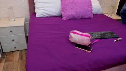 Snapshot of charlotte_icee chatting on October 6, 6:23 pm Charlotte Icee online show from October 6, 6:23 pm