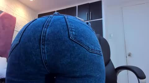 Snapshot of charlotte_icee chatting on October 7, 6:56 pm Charlotte Icee online show from October 7, 6:56 pm