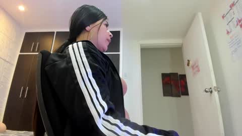 Snapshot of charlotte_icee chatting on December 23, 1:45 pm Charlotte Icee online show from December 23, 1:45 pm