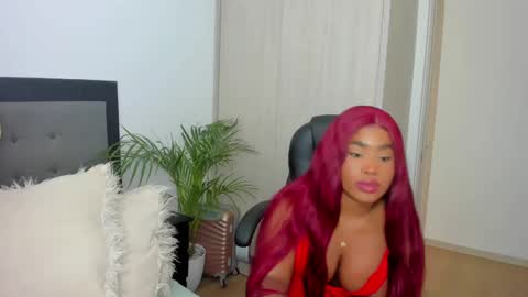 Snapshot of charlotte_tiller chatting on December 12, 7:15 pm Yuli online show from December 12, 7:15 pm