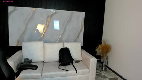 Charlotte  Everyday From 0700 to 1300 Col Time online show from December 17, 11:25 am