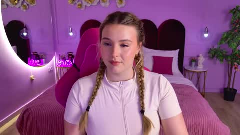 charlotteatwood online show from June 5, 4:02 pm