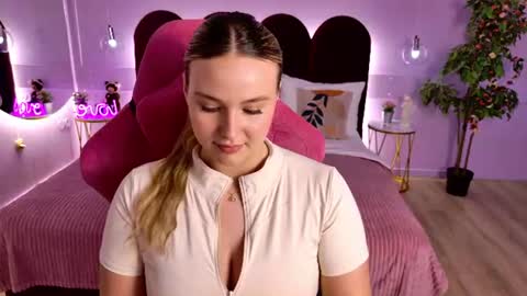 charlotteatwood online show from June 22, 4:04 pm