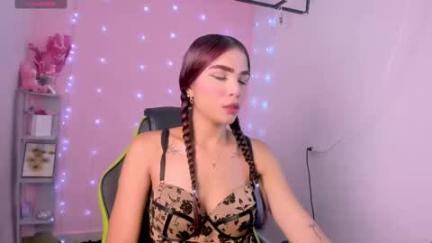 charlotteee online show from October 28, 1:33 am