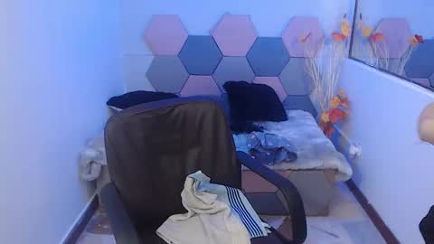 Snapshot of charlottetaylor_ chatting on December 15, 2:27 pm Charlotte Taylor online show from December 15, 2:27 pm